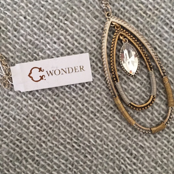 C. Wonder necklace - Picture 3 of 3